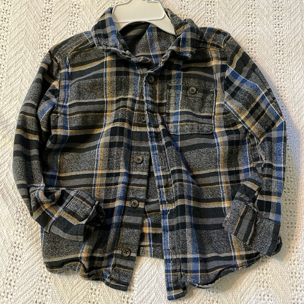Lot of 4 boys 5T Old Navy flannel button downs shirts